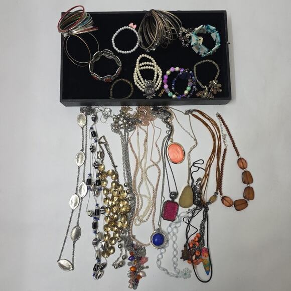 Huge Lot Of Costume Jewelry 16 Necklaces + 20 Bracelets All Wearable Colorful - Picture 6 of 6